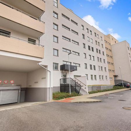 Ah Galvaniho Free Parking Bratislava Exteriör bild