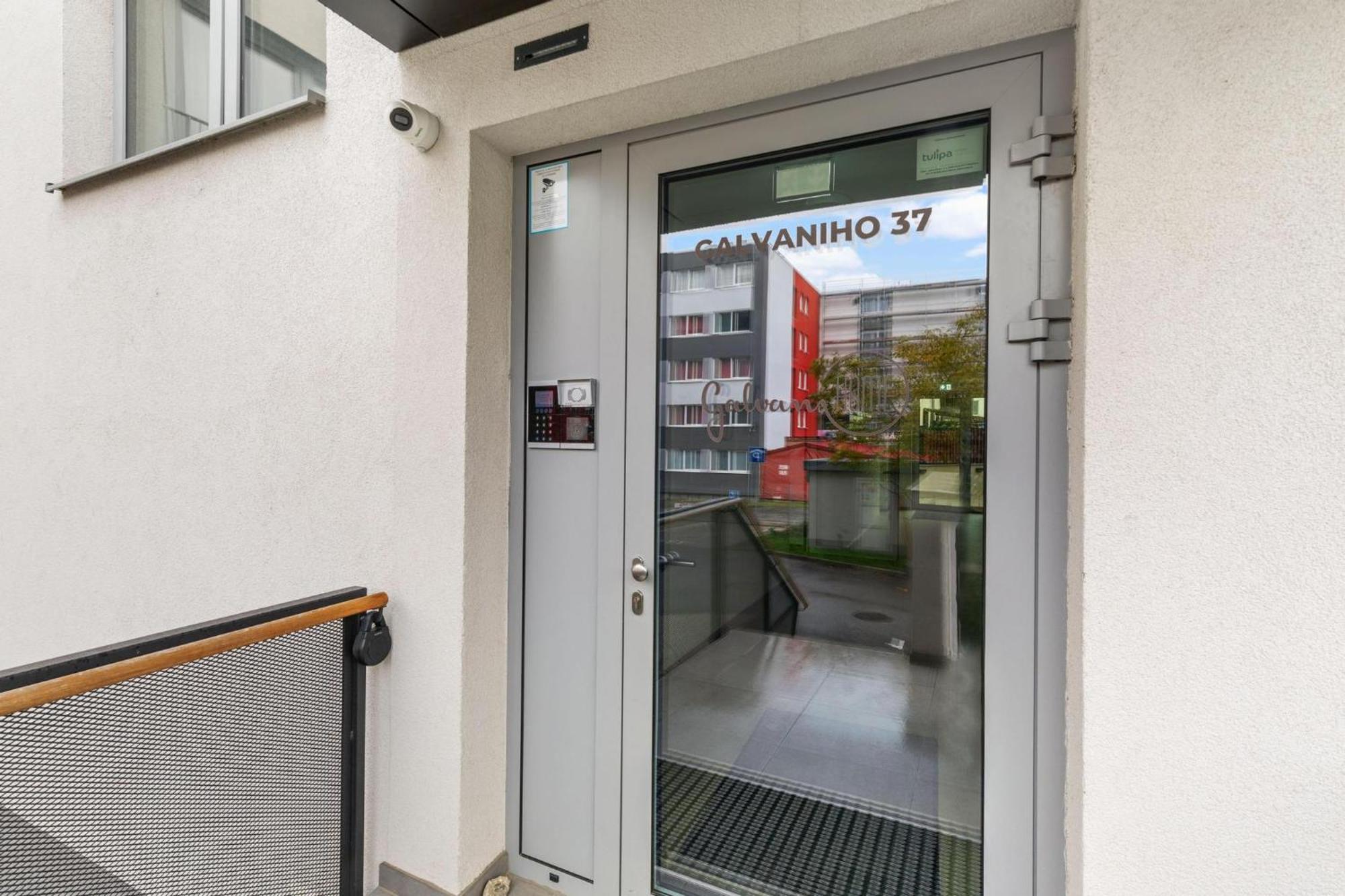 Ah Galvaniho Free Parking Bratislava Exteriör bild